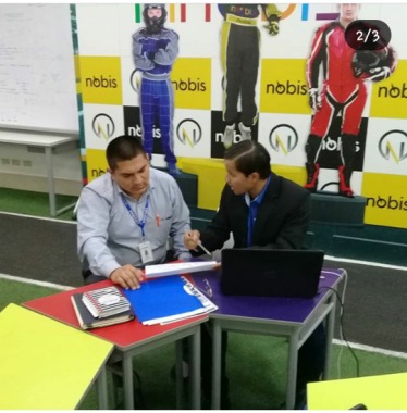 Sesión de coaching con herramientas exploración de recursos internos y externos.