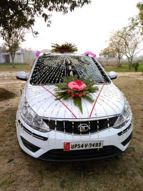 Gaddi saj gayi.... Dulhe raja ki car