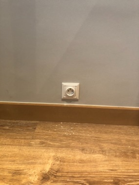 Pose d’une prise encastrée à Nice 