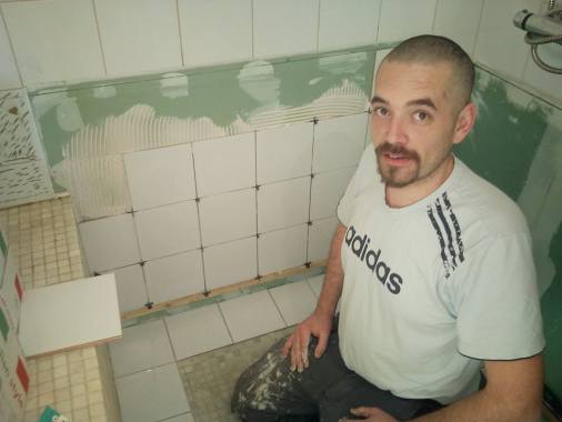 pose de faïence dans une douche a l'Italienne
