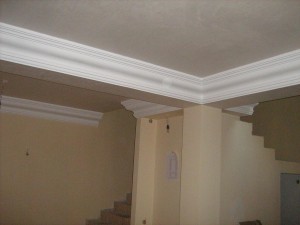 Colocacion monduras pvc techos salon