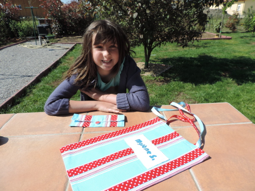 Mylène, 9 ans : réalisation d'un totebag et d'une trousse assortie