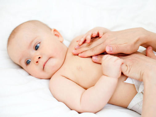 Baby Massage nach Leboyé