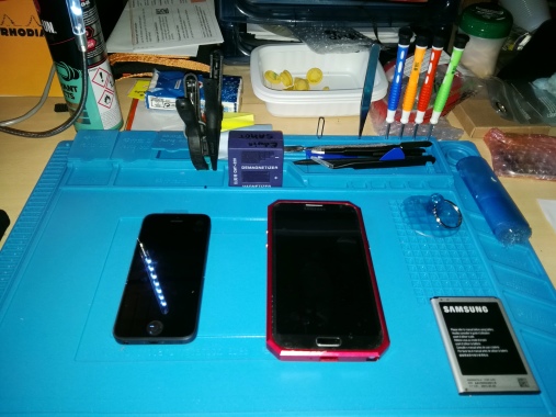 Remise à neuf d'un iphone 5(remplacement de la dalle LCD et de la façade arrière) 