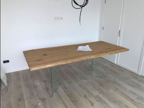 mesa roble patas de cristal