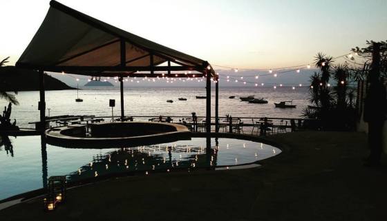 Iluminação Gambiarra - La Plage Búzios.