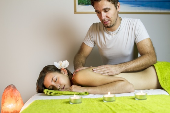 masaže Beli Zmaj v Postojni. Terapevtske, klasične, sprostitvene, športne in ayurvedske masaže.
