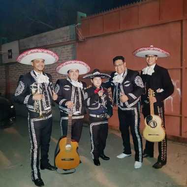 Mariachi Santiago Renacer Mexicano, Mariachis, Charros Y Serenatas.