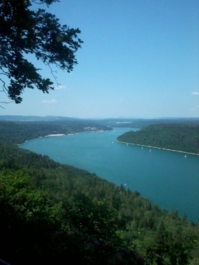 Randonnée à pied ou en VTT, découverte des plus beaux points de vue du lac de Vouglans