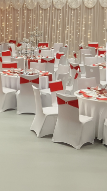 décoration de table couleur rouge et blanc