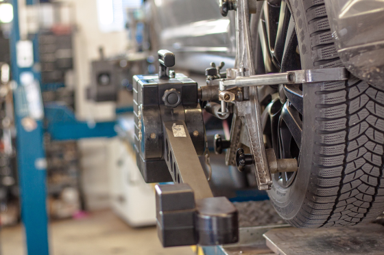 Autohandel und Werkstatt