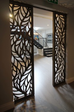 pintu ornament cutting