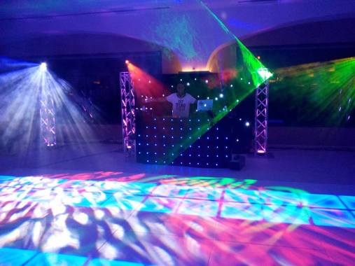 Sistema DJ com som e luz