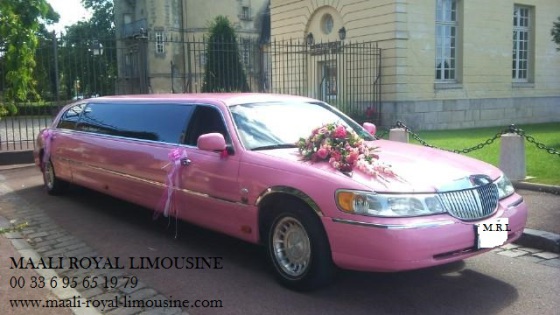 A son bord, la limousine Lincoln possède un grand bar avec verrerie en cristal, ou vous trouverez toutes sortes de douceurs rafraîchissantes. Climatisation, vidéo, séparation chauffeur ,écrans plats, sono Infinity et pour le plaisir des yeux, jeux de lumière et laser. Musiques sont à votre disposition pour fêter vos évènements importants, qu’ils soient privés ou professionnels !
capacité maximale 8 passager
