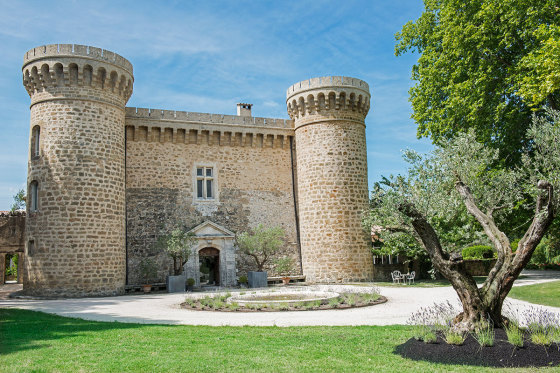 Des lieux de prestige, des salles, des domaines, des restaurants, des hôtels.......nous trouvons tout pour tout événements.