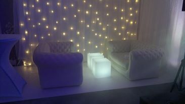 Location Carré VIP
Canapés gonflables et cubes à leds