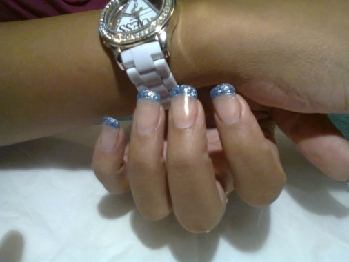 pose d'ongles et french + pailleté poudre turquoise
