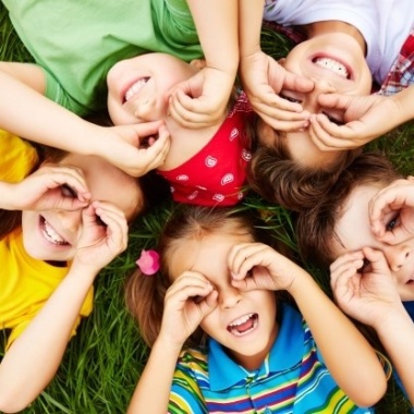 Deni Al Cuidado De Niños Y Niñas