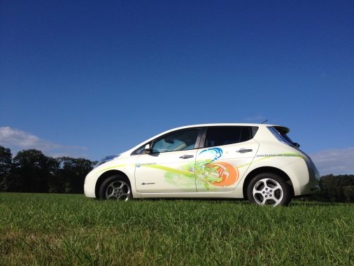 Bureau van Asperen, maakt al sinds 2012 gebruik van een volledig elektrische Nissan Leaf, we hebben een eigen laadpunt. We beantwoorden graag uw vragen over elektrisch vervoer, laad en opslag opties, subsidies en belasting.
