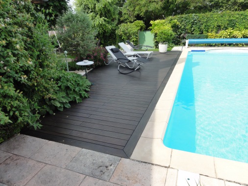Réalisation d'une plage de piscine en IPE (bois exotique) avec fixation invisible