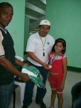 Con Lady Shakira Romero Olalla y su medalla de bronce en el Campeonato Juvenil de Esmeraldas en el año 2008.