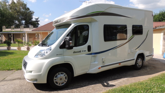 Best-of 510 CHAUSSON . Profilé de moins de 6 mètres .Super équipé . Douche de 80 x 80 cm ; grand frigo congélateur ; salon 7/8 places ; panneau solaire ; caméra de recul ; porte 4 vélos ; télé DVD etc .. Version 2014 130 cv boîte 6v .