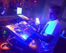 Party Music Stadel 
Music aus 3 Jahrzenten