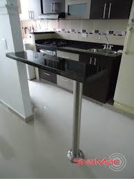 mueble separador de ambientes  de sala y cocina sirve tambien como mesa auxiliar.