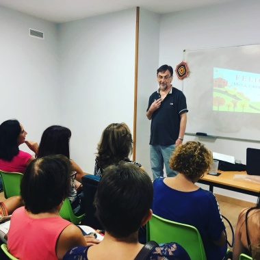 Más de 30 personas en la charla inaugural de nuevo centro