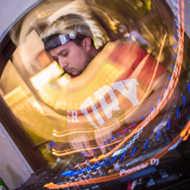 Dj Uv