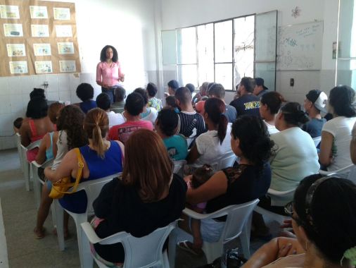 Palestras informativas sobre saúde mental de adultos e adolescentes.