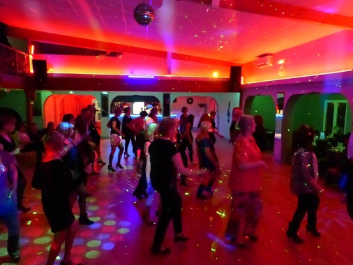Soirée Dansante au "Courtry Club 77"avec des Jeux de Lumières variés
