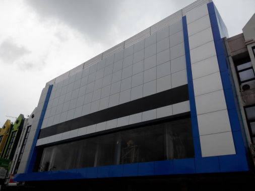 Proyek 4 ruko jadi 1 Kelapa Gading