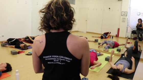 Clase de Power yoga