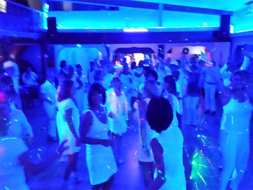 Soirée Blanche au "Courtry Club 77" avec des Jeux de Lumières