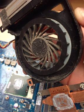Nous nettoyons votre ordinateur portable ou bureau afin d'enlever toute la poussière qui embête le ventilateur !