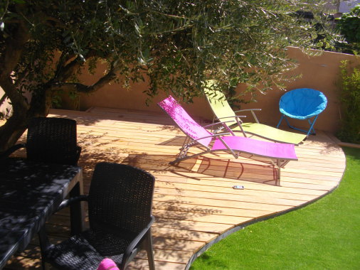 Création d'une terrasse en bois exotique pour profiter de l'espace autrement