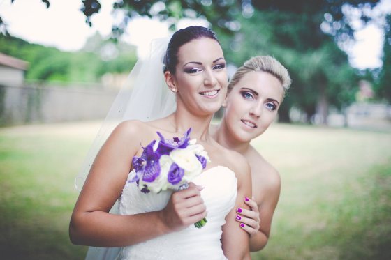 Photo de mariage, mariée et témoin