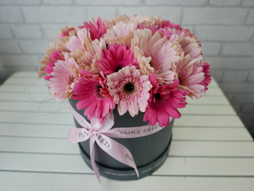 BK552 {Various Size}  -  A bright array of Gerberas are arranged with minimal adornment, in a starkly constrasting dark-coloured box to accent their colours.