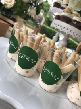 Dip de pimentón en mini porciones. 