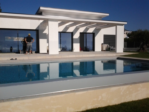 villa contemporaine et piscine