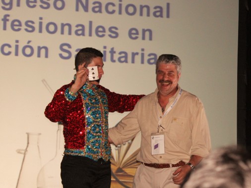 Magia interactiva con personas de la audiencia