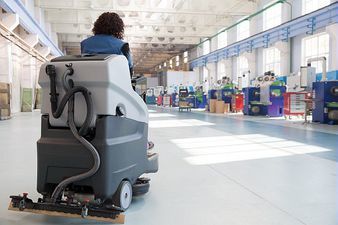 Nettoyage et entretien industriels avec autolaveuse