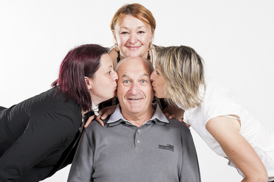 Portrait de famille réalisé en studio à Clermont-Ferrand. Photographe : Thibaut Mazen