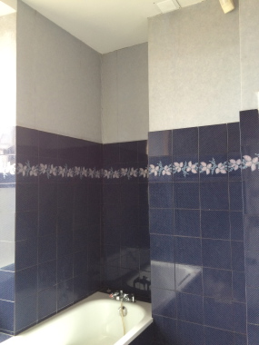 AVANT RENOVATION à BEZIERS d'une salle de bain . HOME STAGING destiné à la location.