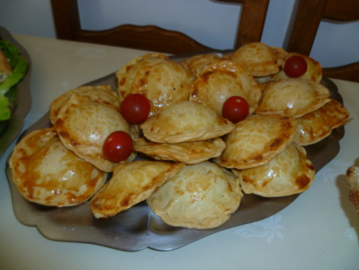 pour vos cocktails, nos empanadas (petits chaussons farcis) et nos petits pâtés créoles rajoutent un petit air d'exotisme aux feuilletés, verrines et autre toasts traditionnels