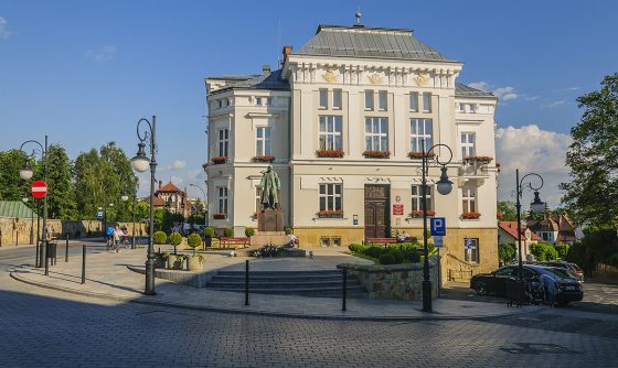 Krosno - Urząd Miasta i jego stały opiekun Ignacy Łukasiewicz