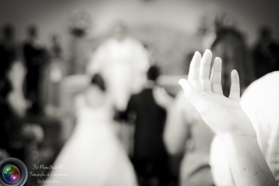 Momento único nas bençãos da mãe do Noivo ao casal.