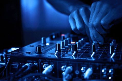 Qualité Sonore ,titres par titres ,Mixé par mes propres Mixxx!!!...Tout Styles!!!