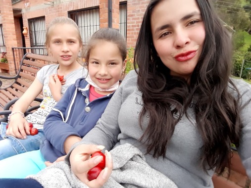 Estas son laura y valentina dos niñas de 8 y 10 años alas que cuidaba en sesquile cundinamarca 